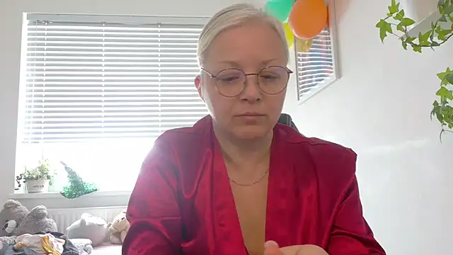 Linsy Kim online show from February 20, 9:54 am