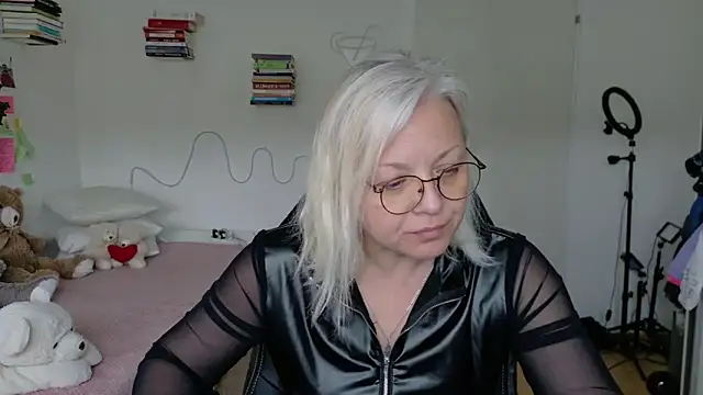 Linsy Kim online show from April 9, 10:42 am