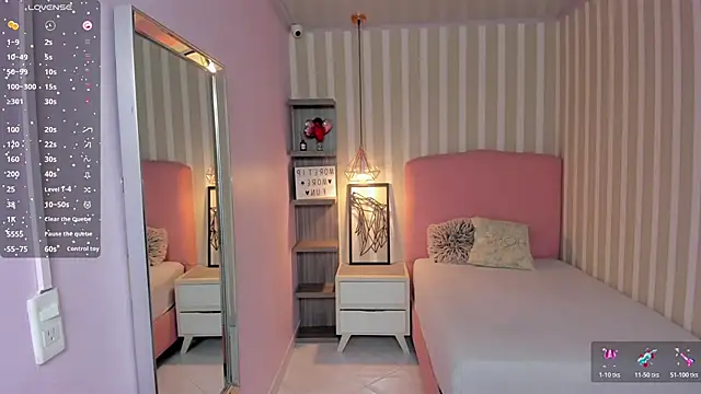 Snapshot of SOPHIEMEYER chatting on November 24, 7:46 pm SOPHIEMEYER online show from November 24, 7:46 pm