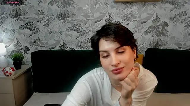 Adeline Perle online show from October 8, 1:36 am