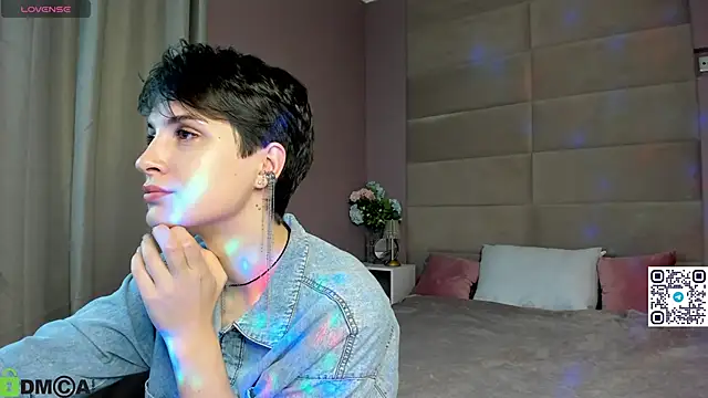 Adeline Perle online show from October 17, 1:53 am