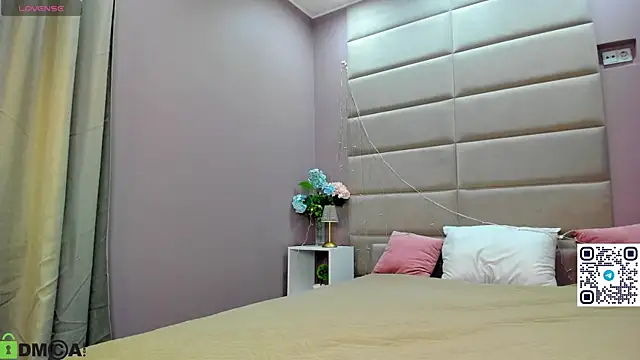 Adeline Perle online show from November 9, 1:15 am