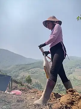 Ngoc-bbi online show from April 6, 3:48 am