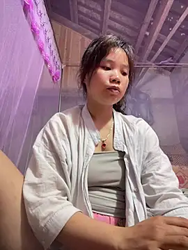 Snapshot of Ngoc-bbi chatting on April 23, 12:51 pm Ngoc-bbi online show from April 23, 12:51 pm
