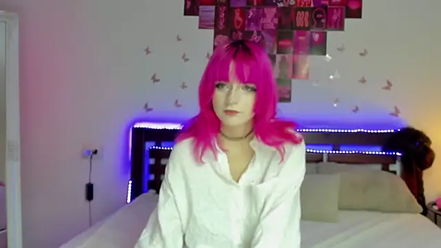 Snapshot of AmandaCutse chatting on October 13, 5:51 am AmandaCutse online show from October 13, 5:51 am