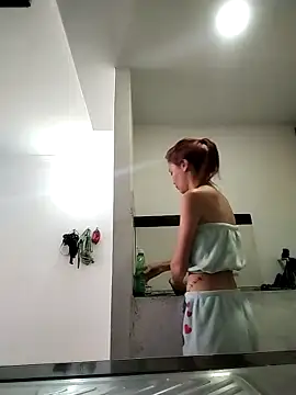 Snapshot of dulcelatin21 chatting on October 11, 3:21 pm dulcelatin21 online show from October 11, 3:21 pm