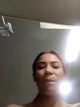 Snapshot of dulcelatin21 chatting on December 16, 12:04 am dulcelatin21 online show from December 16, 12:04 am