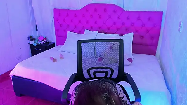 Sweet Temptatiion  online show from September 26, 12:20 pm