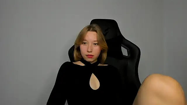 Agatha May online show from October 10, 11:20 am