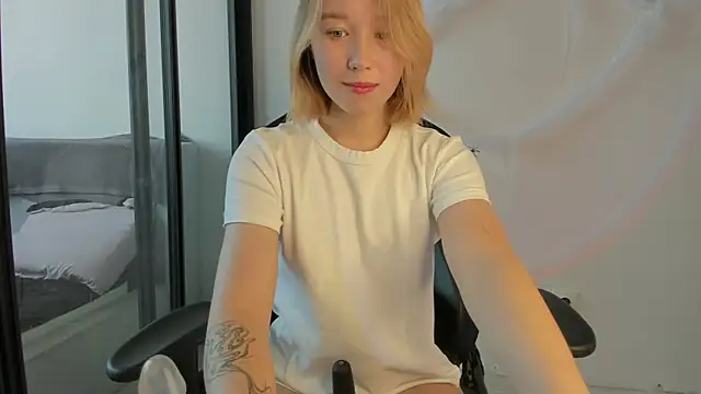 Agatha May online show from October 27, 5:11 am