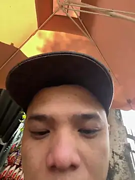 letruong6879 online show from April 4, 4:00 am