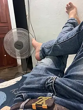 letruong6879 online show from April 12, 11:59 am