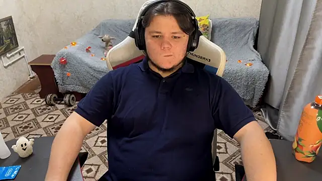 desiredude9 online show from October 17, 7:05 pm