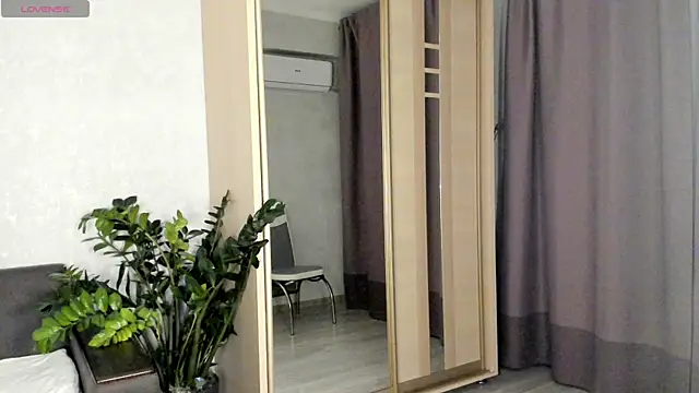 SaraShine  online show from October 27, 8:57 pm