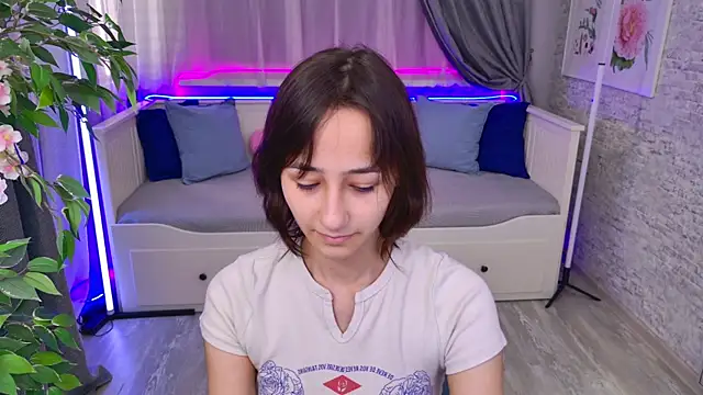 EmilySwonn online show from September 18, 3:58 pm