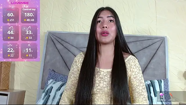 Snapshot of luna_maisonn chatting on June 8, 12:49 pm luna maisonn online show from June 8, 12:49 pm