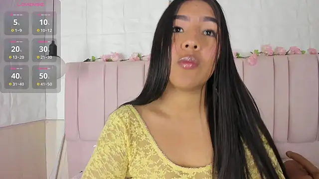Snapshot of luna_maisonn chatting on July 8, 1:04 pm luna maisonn online show from July 8, 1:04 pm