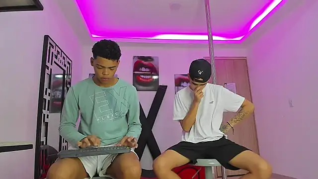 PRETTY FEM online show from October 12, 1:21 pm