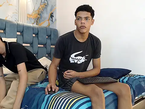 PRETTY FEM online show from December 21, 3:24 am