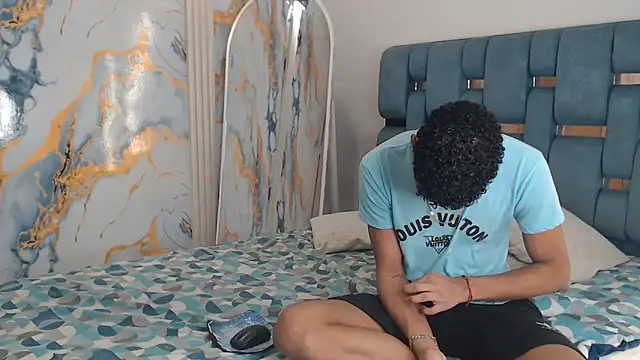 PRETTY FEM online show from April 14, 1:11 am