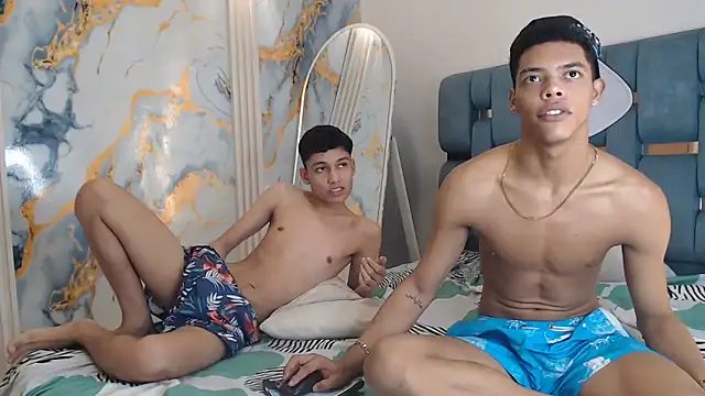 PRETTY FEM online show from April 21, 1:42 am