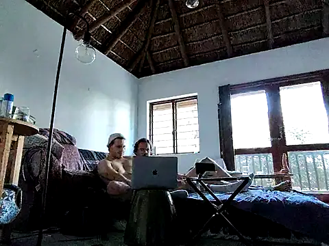 callemehole online show from April 20, 3:04 pm