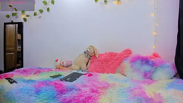 Snapshot of freyja_rouse chatting on November 23, 12:32 am freyja rouse online show from November 23, 12:32 am