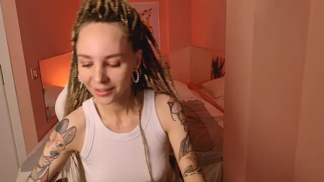 Snapshot of MiaGraham1 chatting on November 6, 8:21 pm MiaGraham1 online show from November 6, 8:21 pm