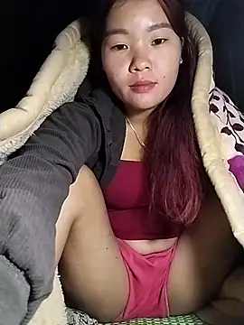 lylylove online show from December 3, 8:34 am