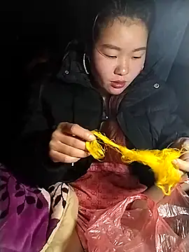 lylylove online show from January 16, 12:47 am