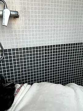 xiiuuff18 online show from January 9, 12:13 am