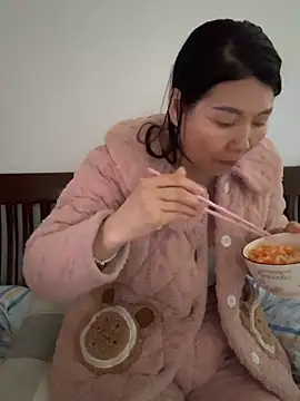 xiiuuff18 online show from March 24, 1:32 am