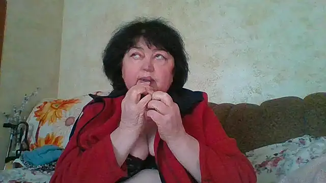 Snapshot of MilaSky5303 chatting on February 4, 9:48 am MilaSky5303 online show from February 4, 9:48 am