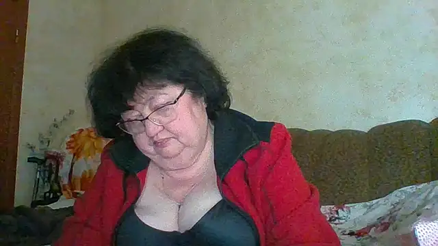 Snapshot of MilaSky5303 chatting on February 6, 12:15 am MilaSky5303 online show from February 6, 12:15 am