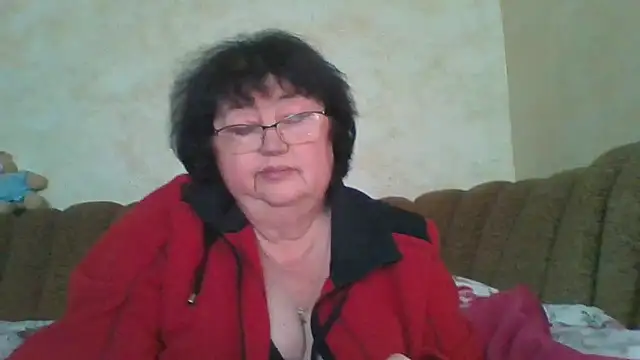 Snapshot of MilaSky5303 chatting on February 8, 9:45 am MilaSky5303 online show from February 8, 9:45 am