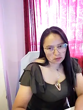 Daliz Leon online show from November 14, 9:35 pm