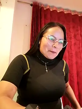 Snapshot of Daliz_Leon chatting on December 4, 1:48 am Daliz Leon online show from December 4, 1:48 am