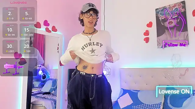 Snapshot of Thedoll_ethan7 chatting on October 17, 7:49 pm Thedoll ethan7 online show from October 17, 7:49 pm