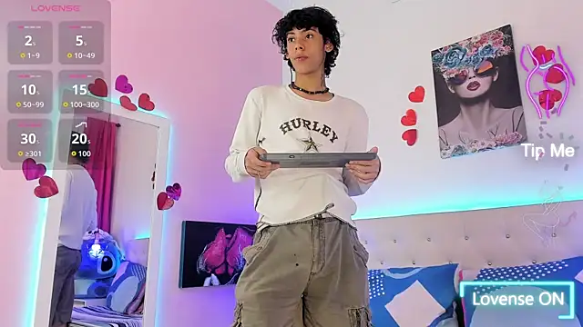 Snapshot of Thedoll_ethan7 chatting on October 18, 5:35 pm Thedoll ethan7 online show from October 18, 5:35 pm