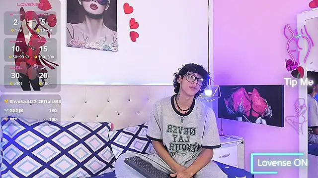 Snapshot of Thedoll_ethan7 chatting on October 23, 7:56 pm Thedoll ethan7 online show from October 23, 7:56 pm