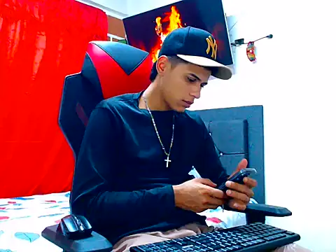 cristian tayron1 online show from June 13, 12:30 am