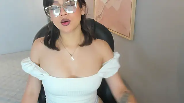 Julieth brown  online show from October 23, 9:13 pm