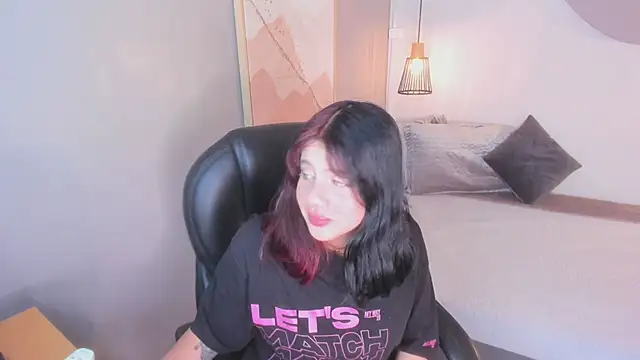 Julieth brown  online show from November 14, 8:07 pm