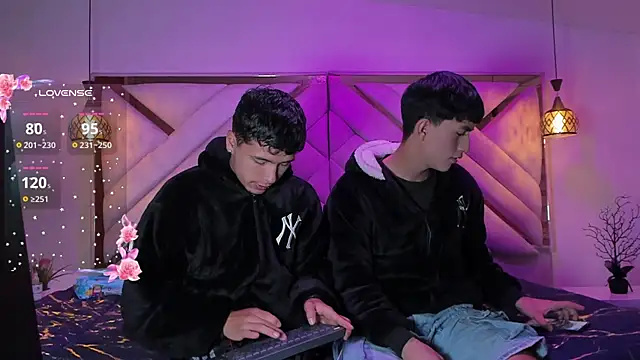 hoot boyss online show from October 3, 3:36 am