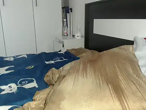 petite danielle online show from March 3, 8:20 am