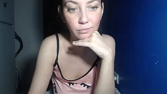 Snapshot of petite_danielle chatting on July 13, 7:27 pm petite danielle online show from July 13, 7:27 pm