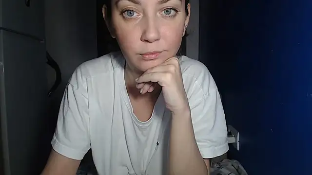 Snapshot of petite_danielle chatting on July 15, 2:50 am petite danielle online show from July 15, 2:50 am