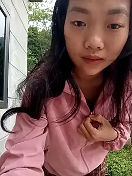 Snapshot of Ananine chatting on April 2, 11:02 pm Ananine online show from April 2, 11:02 pm