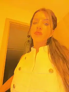 Snapshot of StephieRouse chatting on June 5, 11:10 pm StephieRouse online show from June 5, 11:10 pm