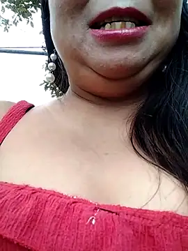 Snapshot of lusy-00 chatting on July 14, 2:05 am lusy-00 online show from July 14, 2:05 am
